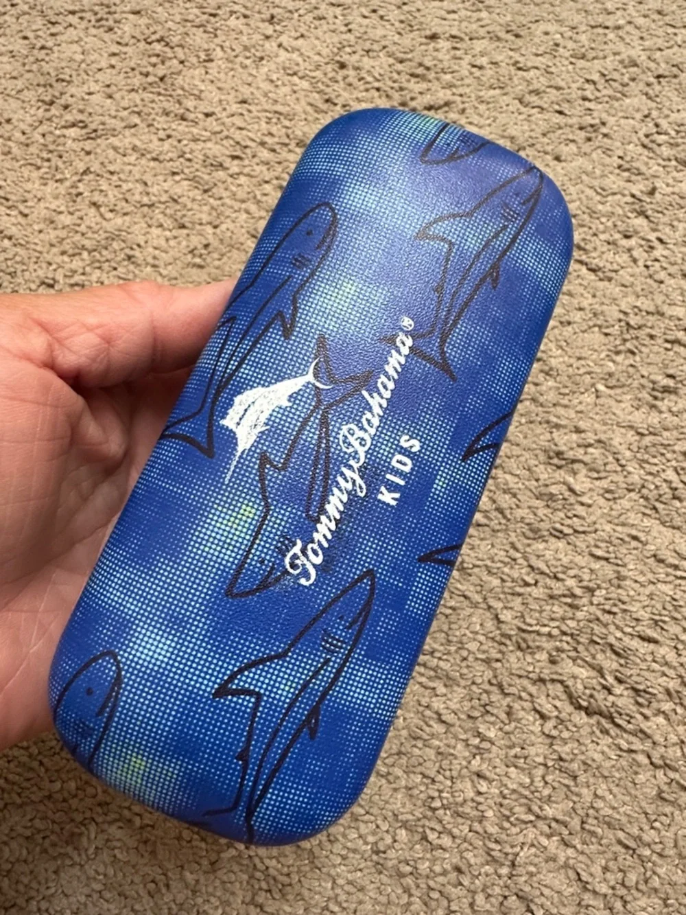 TOMMY BAHAMA KIDS SUNGLASSES 🕶️ IN A CASE